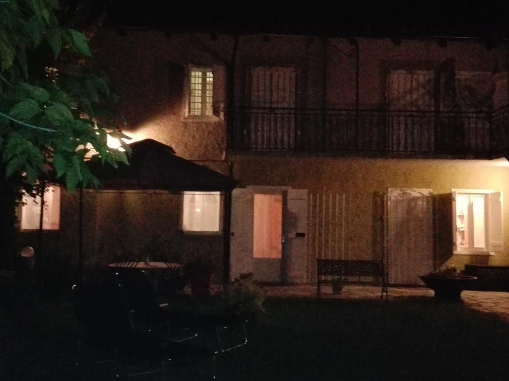 Gasthaus Casa Badinot Diano dʼAlba Exterior foto