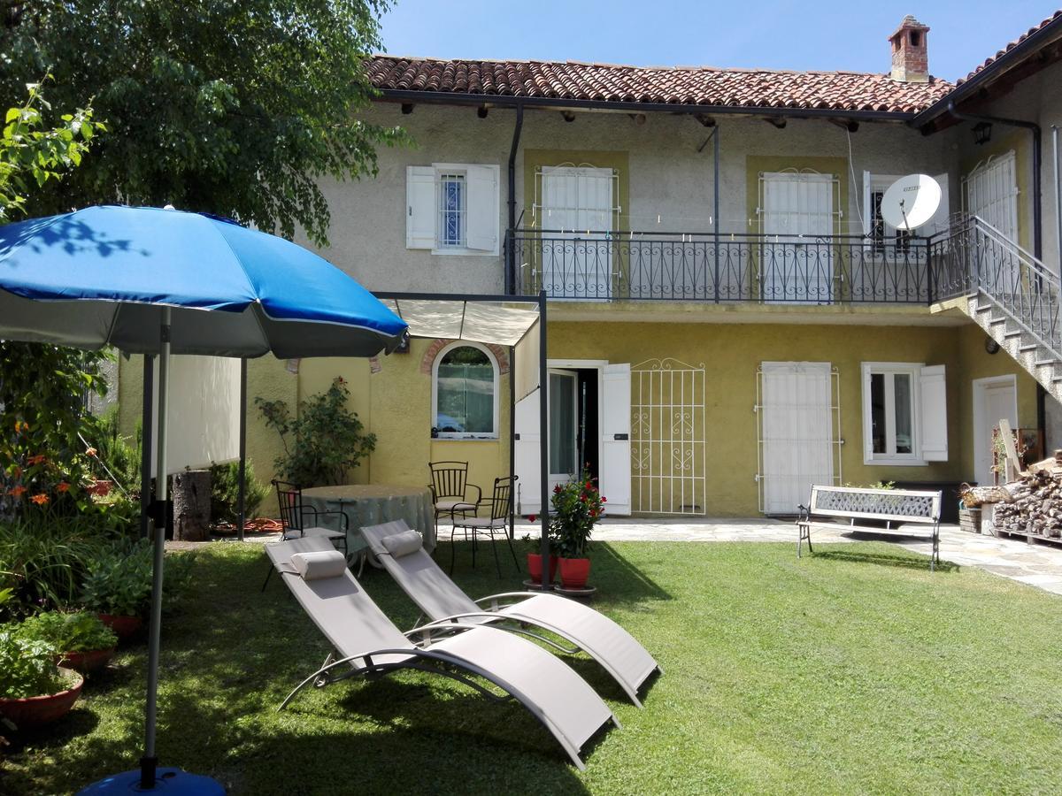 Gasthaus Casa Badinot Diano dʼAlba Exterior foto